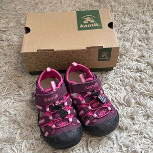 Kamik sandals for girls-Size 8